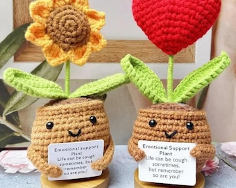 Handmade Knitted Heart Flower Doll, Emotional Support Plant Ornament (5x5x13cm)