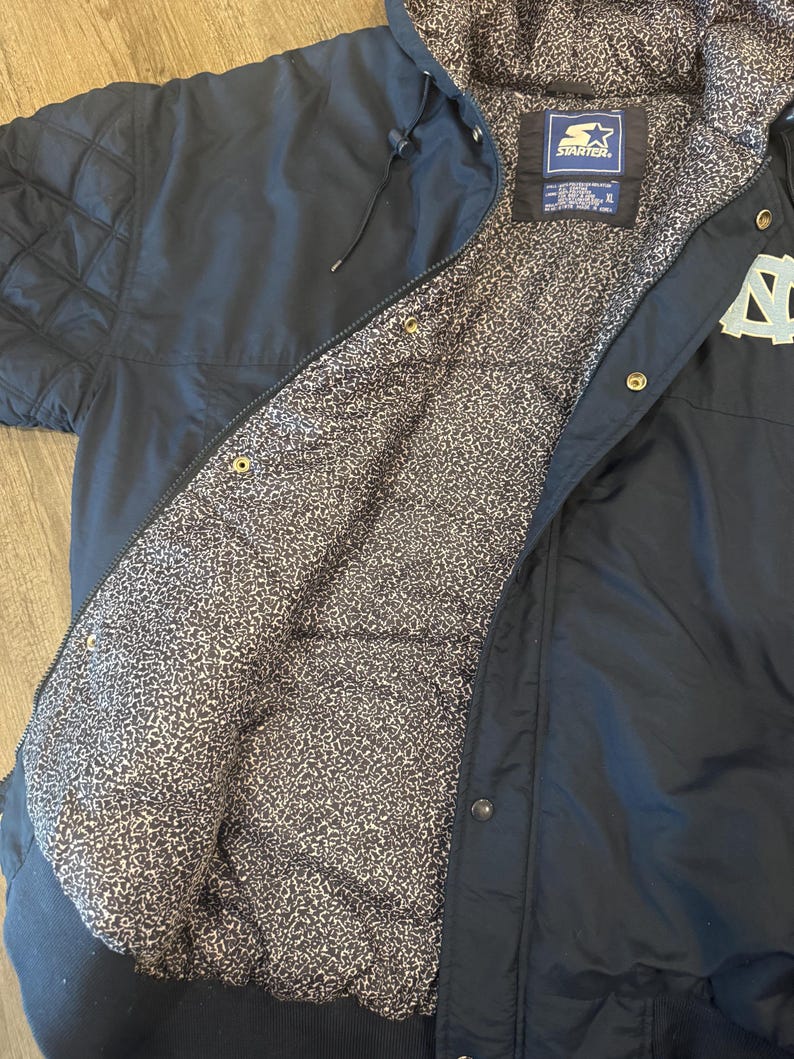 Vintage 90’s NCAA North Carolina Tar Heels University Starter Puffer Hooded Jacket Coat XL image 4