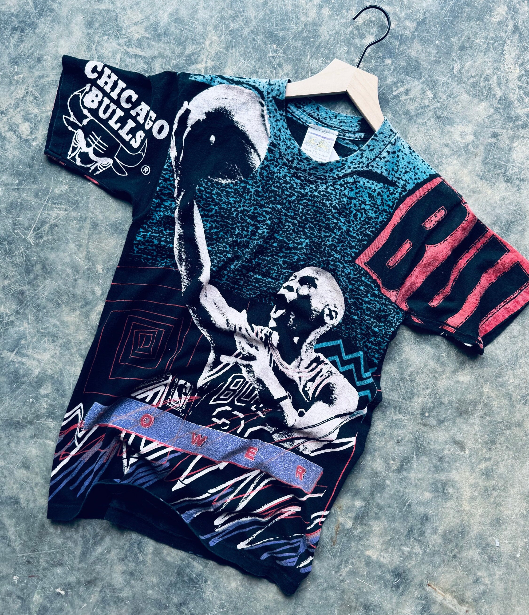 Vintage 90's Very Rare Michael Jordan AOP T Shirt Magic Johnson