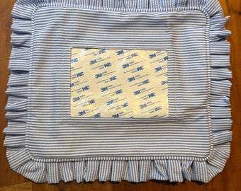 PRÉCOMMANDE - Housse de coussin à broder en seersucker à finition automatique | 12,5 x 17,5 cm | Housse de coussin à rayures bleues pour broderie à finition automatique