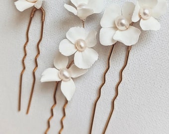 Bridal flower hairpins with freshwater pearls, Wedding flower hair pins - Set of 3, Bridal hair accessories - gold, Wedding jewellery