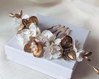 Bridal hair comb, Gold & pearl wedding head piece for bride, Bridal hair accessories, Flower headpiece, Simple bridal hair piece, Hair pins