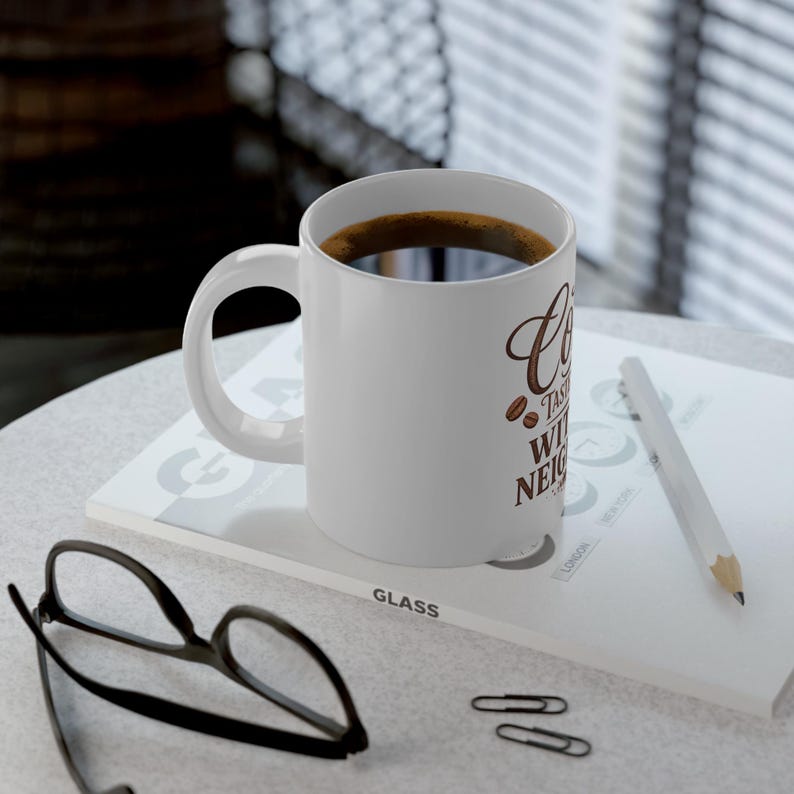 Koffie smaakt beter zonder buren - Mok van 590 ml - Grote koffiebeker - Cadeau voor zelfvoorzienende kampeerders afbeelding 6