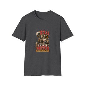 Camiseta unisex "Mi bistec sabe mejor" - Divertida camiseta de vaca de granja - Regalo para amantes de la carne de res criada en granja imagen 9