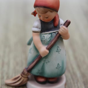 Vintage Goebel Hummel Little Sweeper Girl TMK-3