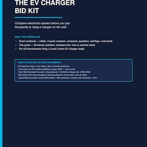 Könnte beinhalten: Ein dunkelblaues digitales Informationsblatt mit dem Titel The EV Charger Bid Kit. Es beschreibt eine Anleitung und eine Excel-Arbeitsmappe zum Vergleich von Elektriker-Angeboten für die Installation von EV-Ladegeräten, inklusive Hinweisen.