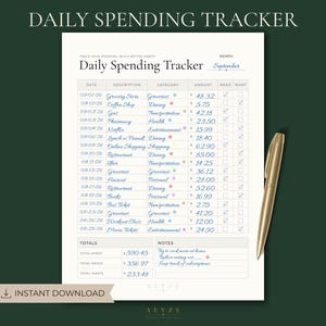 Op de afbeelding: Een wit dagelijks uitgavenoverzicht met kolommen voor datum, omschrijving, categorie, bedrag, behoefte en wens. Het formulier bevat handgeschreven vermeldingen voor september, een totaaloverzicht en een notitiegedeelte. Een gouden pen ligt aan de rechterkant.