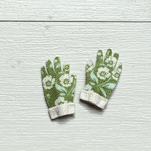 Dollhouse miniature Gardening Gloves - Leaf Green with flower pattern - Cream cuffs - 1:12 scale (GA77)