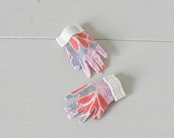 Dollhouse Miniature Gardening Gloves - 1:12 Scale