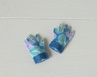 Dollhouse Miniature Gardening Gloves – Blue Floral Print, 1:12 Scale - BLUE cuffs