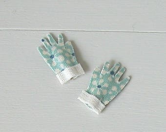 Dollhouse Miniature Gardening Gloves – Turquoise with white flowers, 1:12 Scale