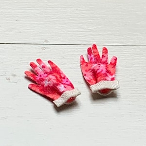 Dollhouse Gardening Gloves -  Red and pink flower pattern - cream cuffs - 12th scale (GA78)