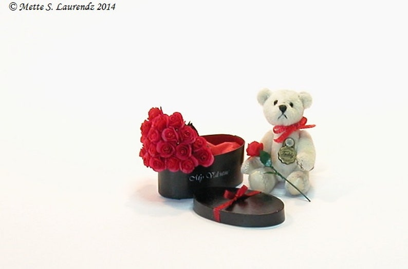 INSTANT DOWNLOAD 1:12 Scale Miniature flower tutorial, My Sweet Valentine 24 red roses in gift box' personal use only ENGLISH Tu05 image 2