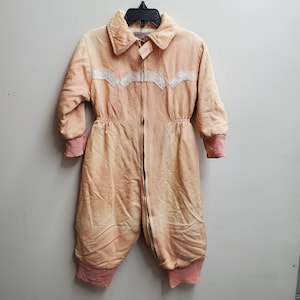 Vintage Mädchen Rosa Schneeanzug von Schlitten Bell von Lo-Bell - Größe 24 Monate - 1940er Jahre - Bestickt - Getragen - Wintermantel - Hose - Kleinkind