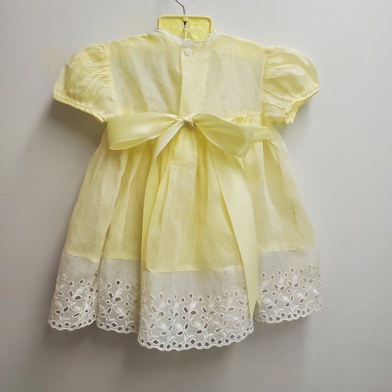 Vintage 50s Girls Sheer Yellow Dress with Eyelet Lace Size 2t Gently Worn Handmade Classic Wedding Flower Girl Easter Birthday image 4