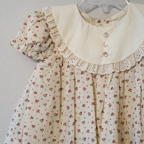 Vintage Girls Dress in Off White with Floral Prin… - image 2