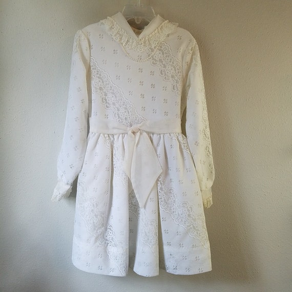 chinese dress ladies Kiyonna Bella Lace Dress