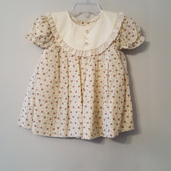 Vintage Girls Dress in Off White with Floral Prin… - image 1