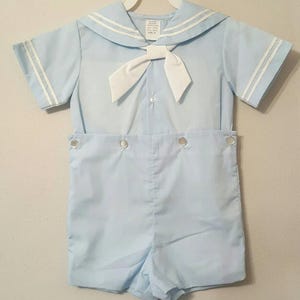 marinière vintage bleu bébé classique avec cravate blanche - Toutes les tailles - Neuf, jamais porté