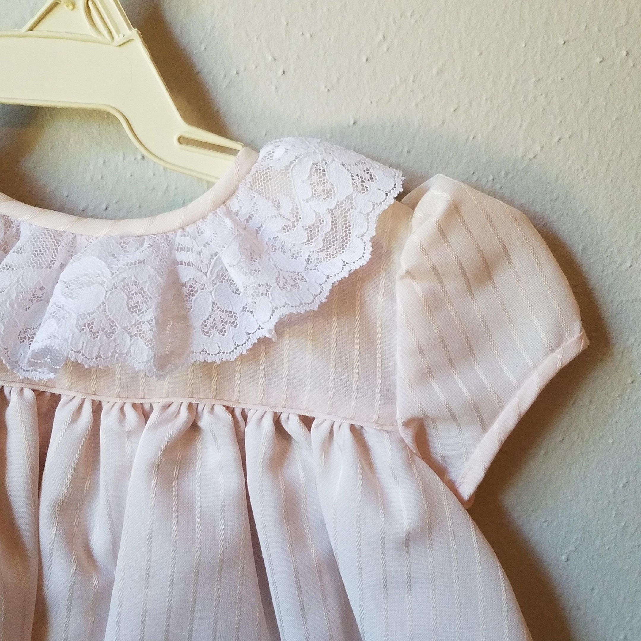 Vintage Girls Pink Dress With White Lace Ruffle Collar and Bow | Etsy