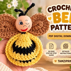Può includere: Uno schema all'uncinetto per ape in download digitale PDF, raffigurante un'ape fatta a mano con testa in legno, ali all'uncinetto marroni e corpo a righe gialle e nere. Il testo recita CROCHET BEE PATTERN, PDF DIGITAL DOWNLOAD, 18-PAGE STEP-BY-STEP GUIDE, DETAILED INSTRUCTIONS, CLEAR PHOTOS e TAMZIPRINT.