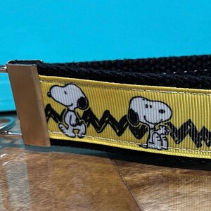 Snoopy and Charlie Brown zig-zag keyfob wristlet keychain