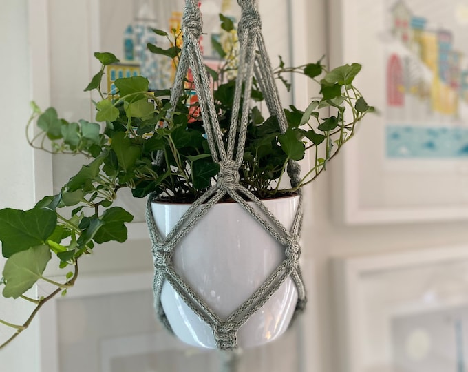 Featured listing image: Macrame plant hanger (size medium)