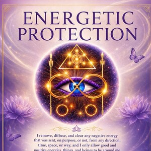 Może przedstawiać: Prostokątna karta z fioletowym tłem i napisem ENERGETIC PROTECTION u góry. W centrum znajduje się świecące niebieskie oko, symbol nieskończoności, trójkąt i dwie włócznie. Widoczne są dwa fioletowe kwiaty lotosu oraz motyle.