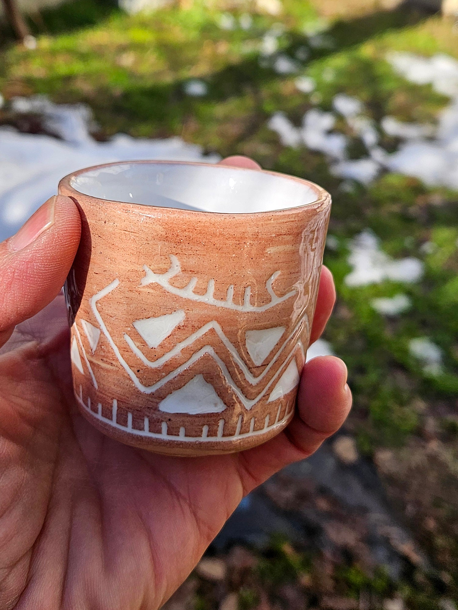 手作り陶器コーヒーカップ：酸化鉄釉、彫刻デザイン - Etsy 日本