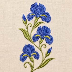 Peut inclure: Un motif de broderie représentant trois fleurs d'iris bleu vif avec des accents jaunes sur les pétales. Les fleurs sont reliées par des tiges et des feuilles vertes fines et incurvées, avec deux petits boutons bleus fermés intégrés.