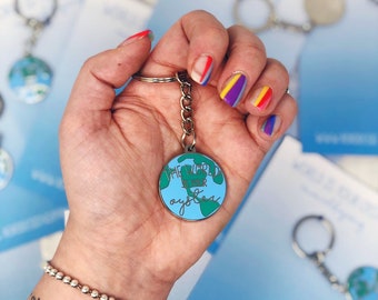 Porte-clés en émail World Is Your Oyster