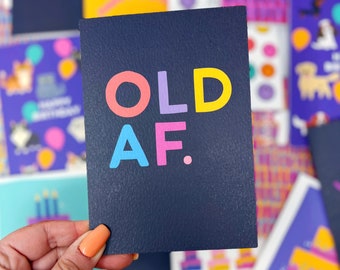Tarjeta de cumpleaños divertida y colorida 'Old AF'