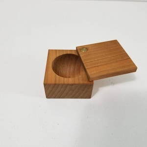 One Wooden Ring Box - Twist Top