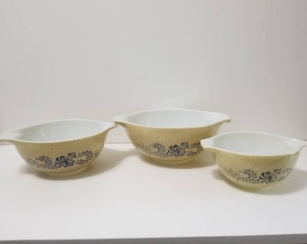 3 Pyrex Homestead Cinderella Mixing Bowls - 1.5 Pint (441), 1.5 Quart (442) & 2.5 Quart (443)