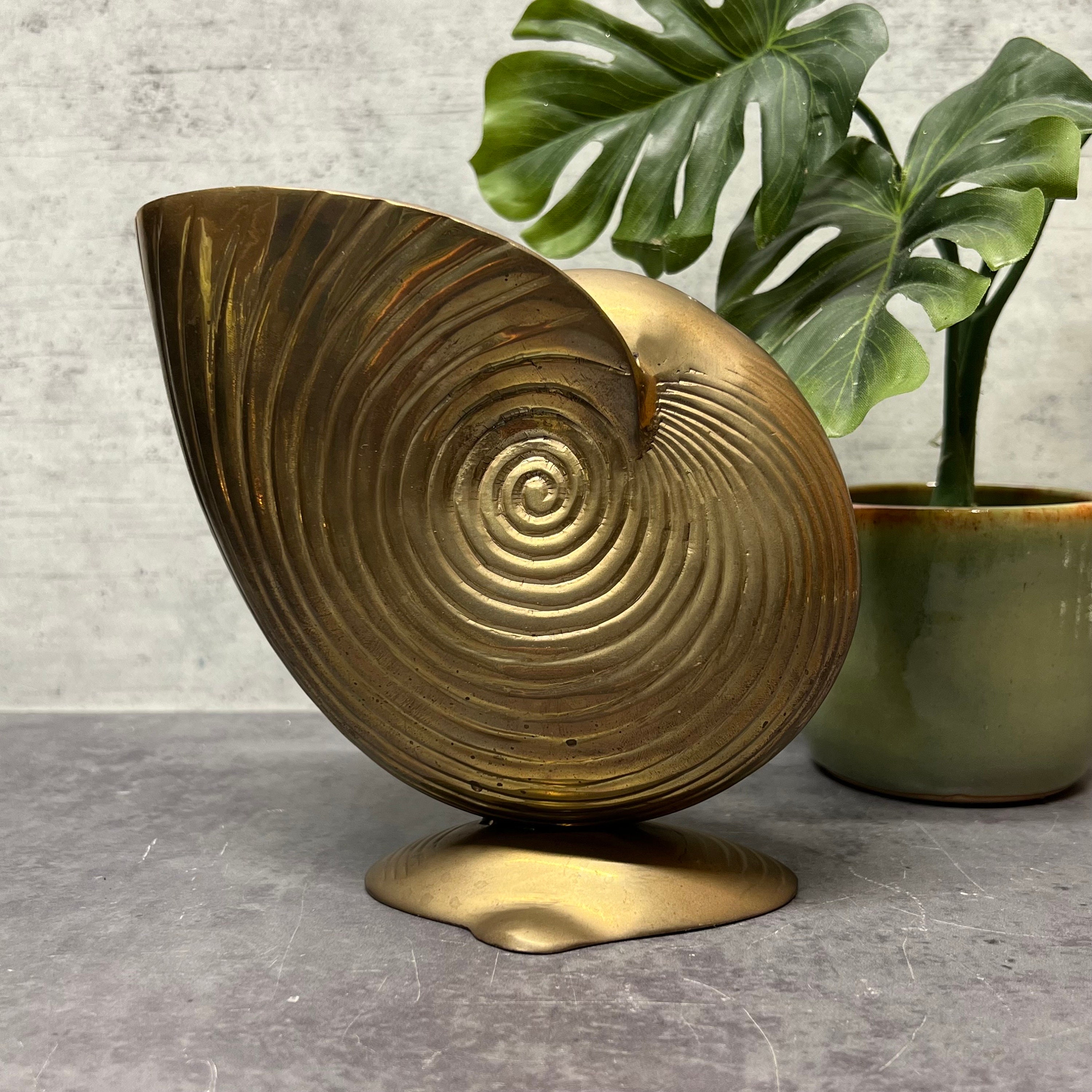 Small Brass Seashell Planter, Made in India, 1980s Solid Brass Decor,  Coastal Vibes -  UK