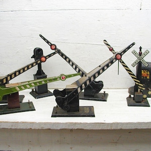 Vintage Marx and Lionel Train Set Parts: Crossing, Breaker, Stoplight (Untested)