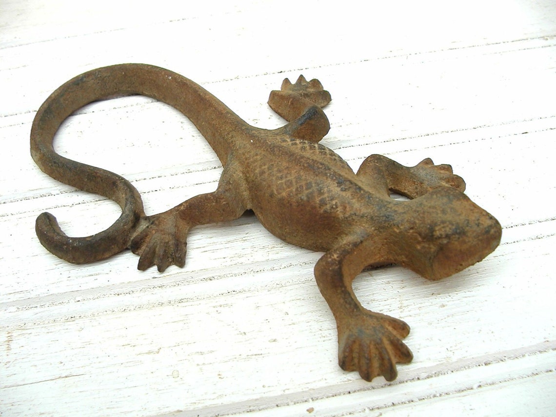 figure of lizard