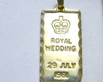 Commemorative 22ct gold plated Royal Wedding vintage 1981 pendant / charm