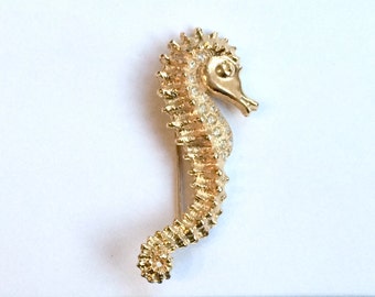 Vintage diamante seahorse gold tone brooch / pin - some gems missing