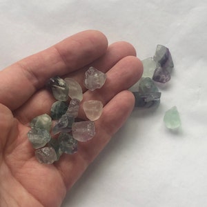 20 x Fluorite Stone Nugget Beads - natural irregular shapes - green / purple tones