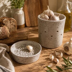 Pot à ail avec râpé en grès - céramique faite main