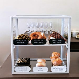 Vitrina de mostrador de acrílico con marco dorado para panadería, vitrina grande a prueba de polvo para pastelería, mostrador transparente para buffet de postres para pequeñas cafeterías