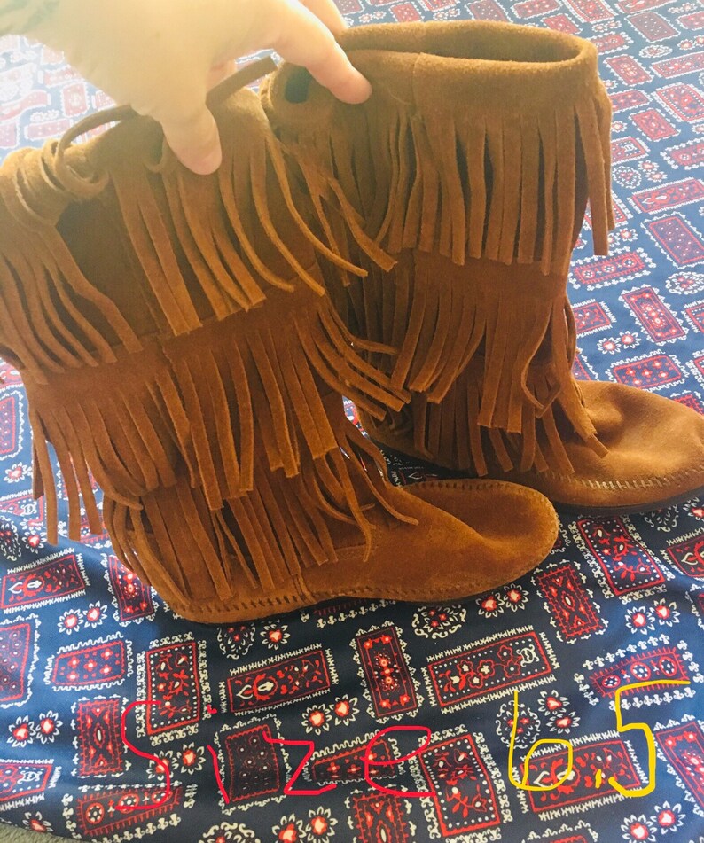 Minnetonka 6.57 fringe boots