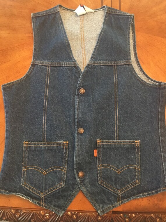 orange levis tag