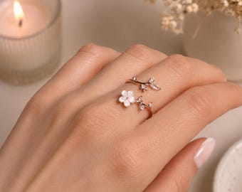 Flower Ring, Delicate Floral Ring, Spring Jewelry, Flower Jewelry, Adjustable Ring, Gift for Her