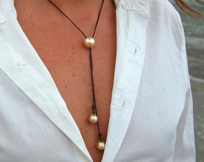 Fine gold Australian pearl lariat necklace on leather, gold cultured pearl wedding jewelry, St Barth bridal jewelry, pearl focal pendant