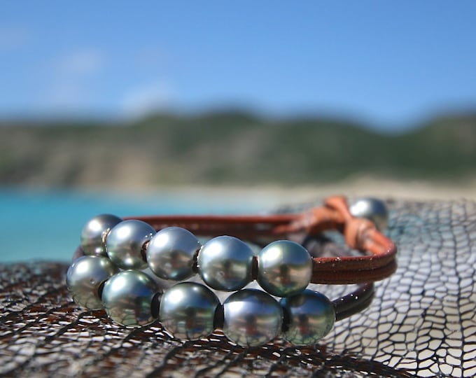 Minimalist Bracelet with Tahitian cultured pearls on leather. beach jewelry, bohemian, organic bracelet, st barth design gypsy, hand rolled
