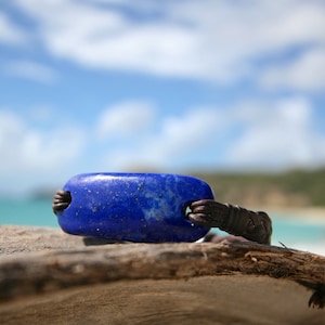 Leather bracelet with handmade polished LAPIS Lazuli & Tahitian pearl clasp, black pearl, bohochic and beach jewelry, St Barts jewelry, love