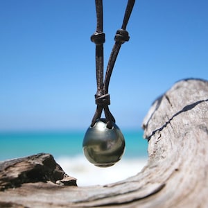Exceptional 16/17 MM+ focal Tahitian pearl leather necklace, st barth beach leather jewelry, boho, cultured pearls, St Barth signature