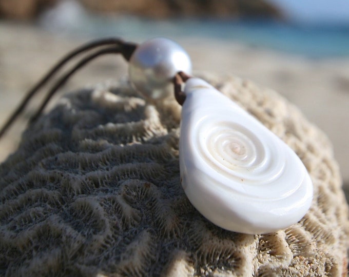 Sea shell drop necklace with enormous 15mm cultured fine pearl strain on leather, beach seaside summer coastal shell jewelry, bohemian chic